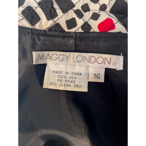Vintage Maggy London Size 16 Quilted Jacket 100% Silk White Red Black Pattern - Picture 4 of 4